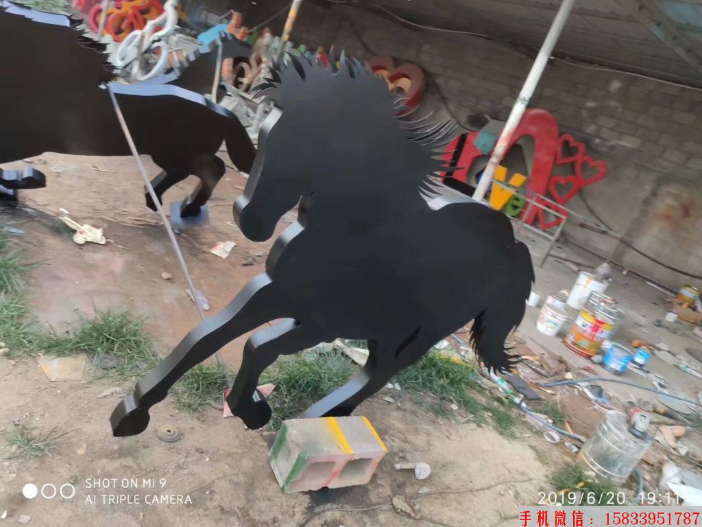 不锈钢剪影马雕塑